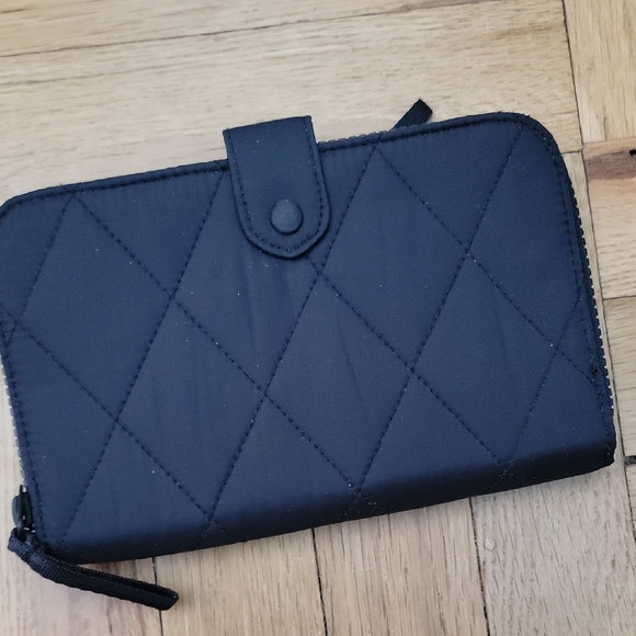 VERA BRADLEY/Black Quilted Wallet - Picture 1 of 9